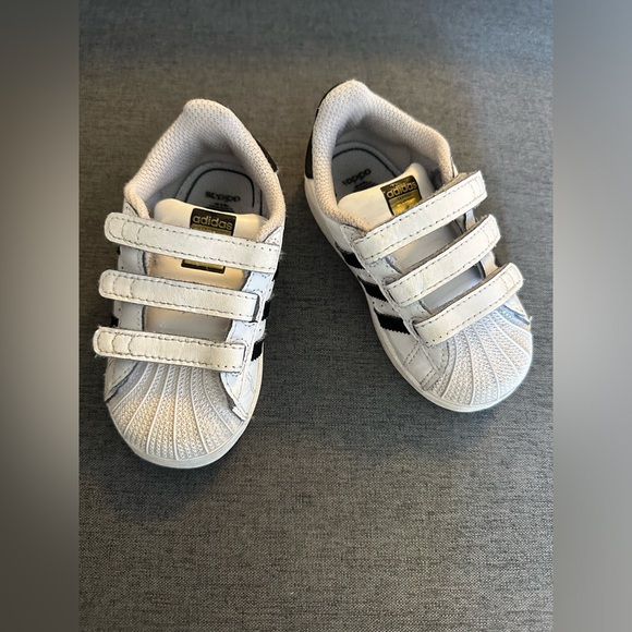 Adidas superstar todler shoes in very good used condition - Picture 5 of 5